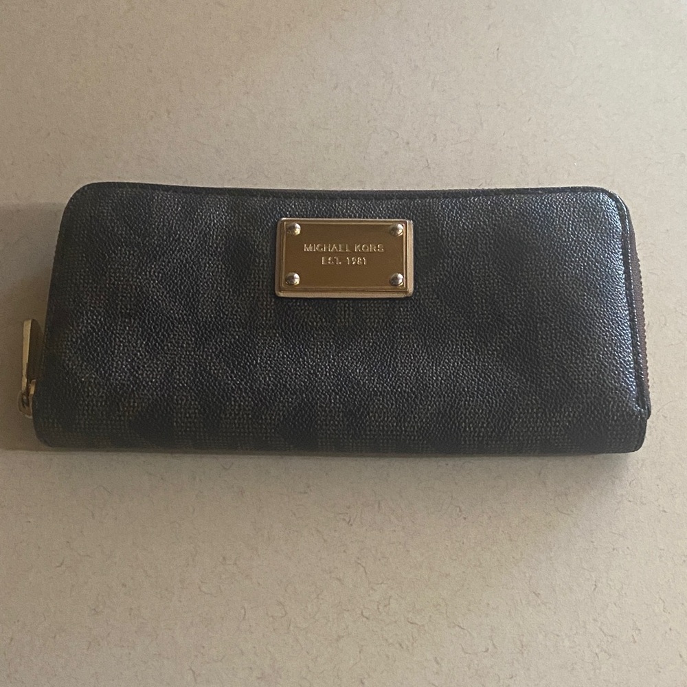 Michael Kors Signature Wallet